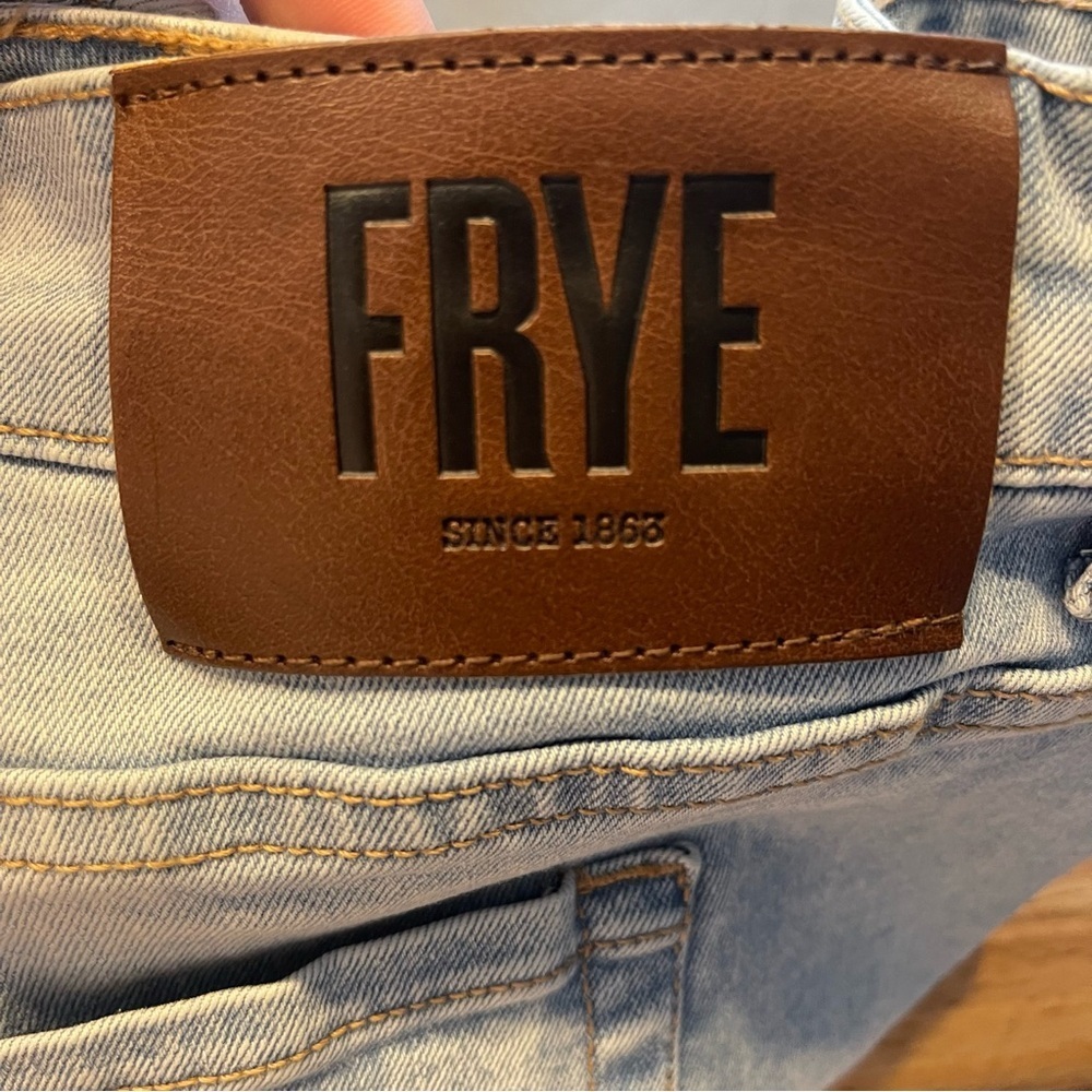 Frye Womens Relaxed Light Wash Jeans Size 12 - Picture 3 of 5